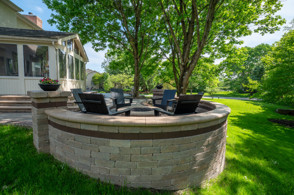 FloresLandscapingBlacklickHoaWall-4 2 - Flores Landscapes Custom outdoor wall with stone finish and outdoor seating in Central Ohio